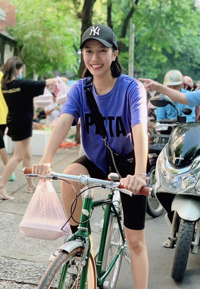 Đông Nhi khoe ảnh cùng ông xã và công chúa nhỏ; Diệu Nhi tươi rói bán xôi dù đã quá mệt ảnh 6