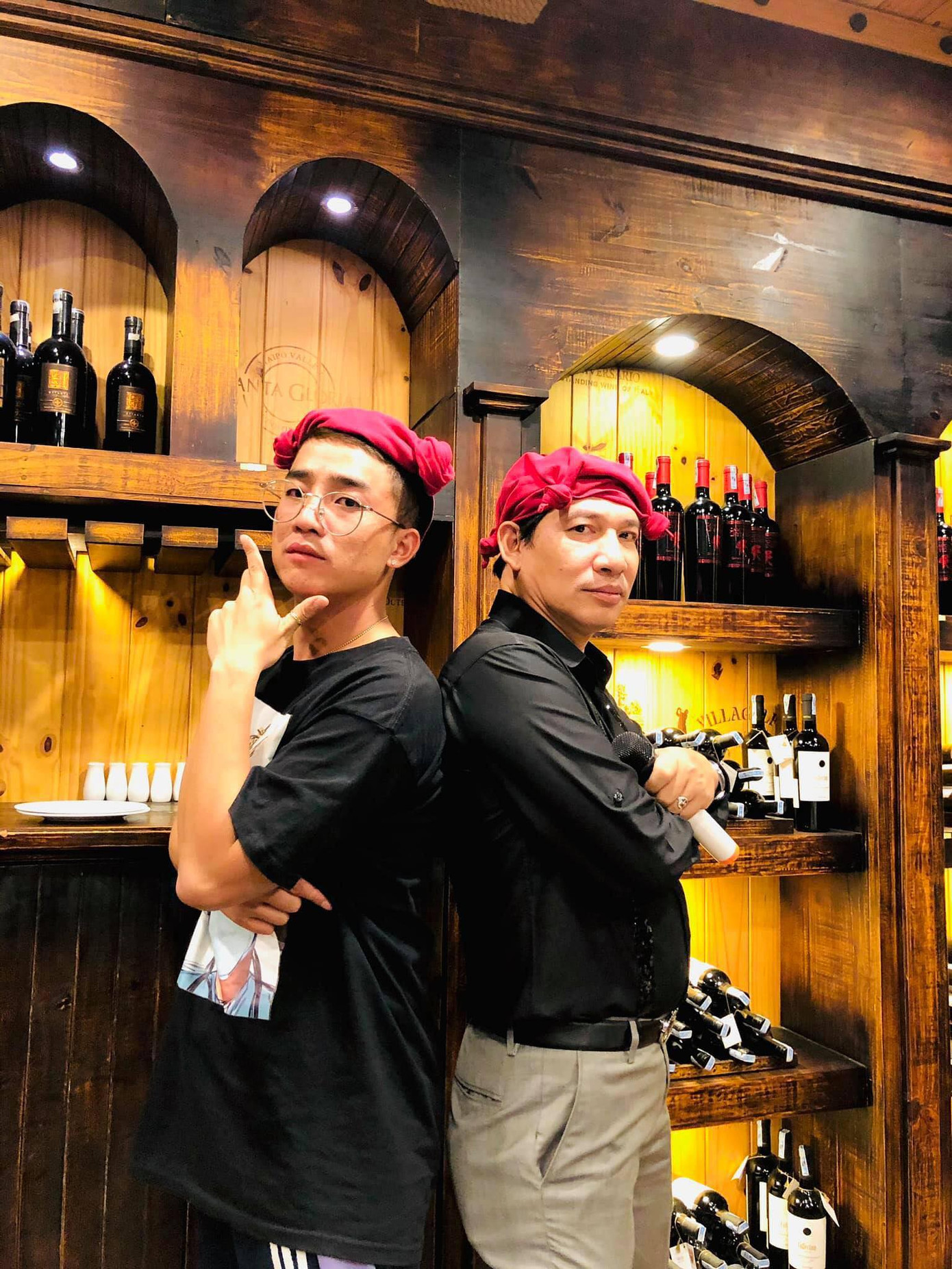 Thủy Tiên ăn vội bát mì tôm để đi cứu trợ; Lynk Lee “xéo sắc” đáp trả antifan ảnh 18