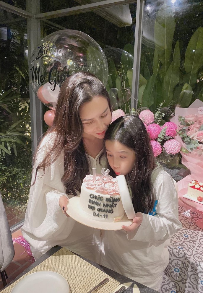 Thủy Tiên nhắn nhủ rất dài tới antifan; Bảo Anh khoe ảnh bikini phủ nhận tin đồn mang thai ảnh 18