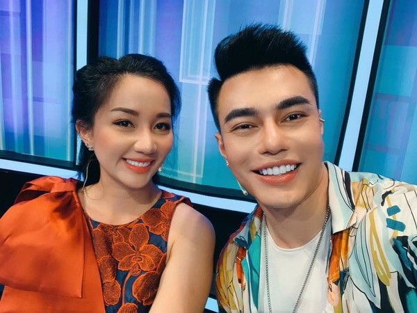 Thủy Tiên trốn chồng ra Huế hỗ trợ miền Trung; người yêu Miko Lan Trinh phẫu thuật bỏ ngực ảnh 19