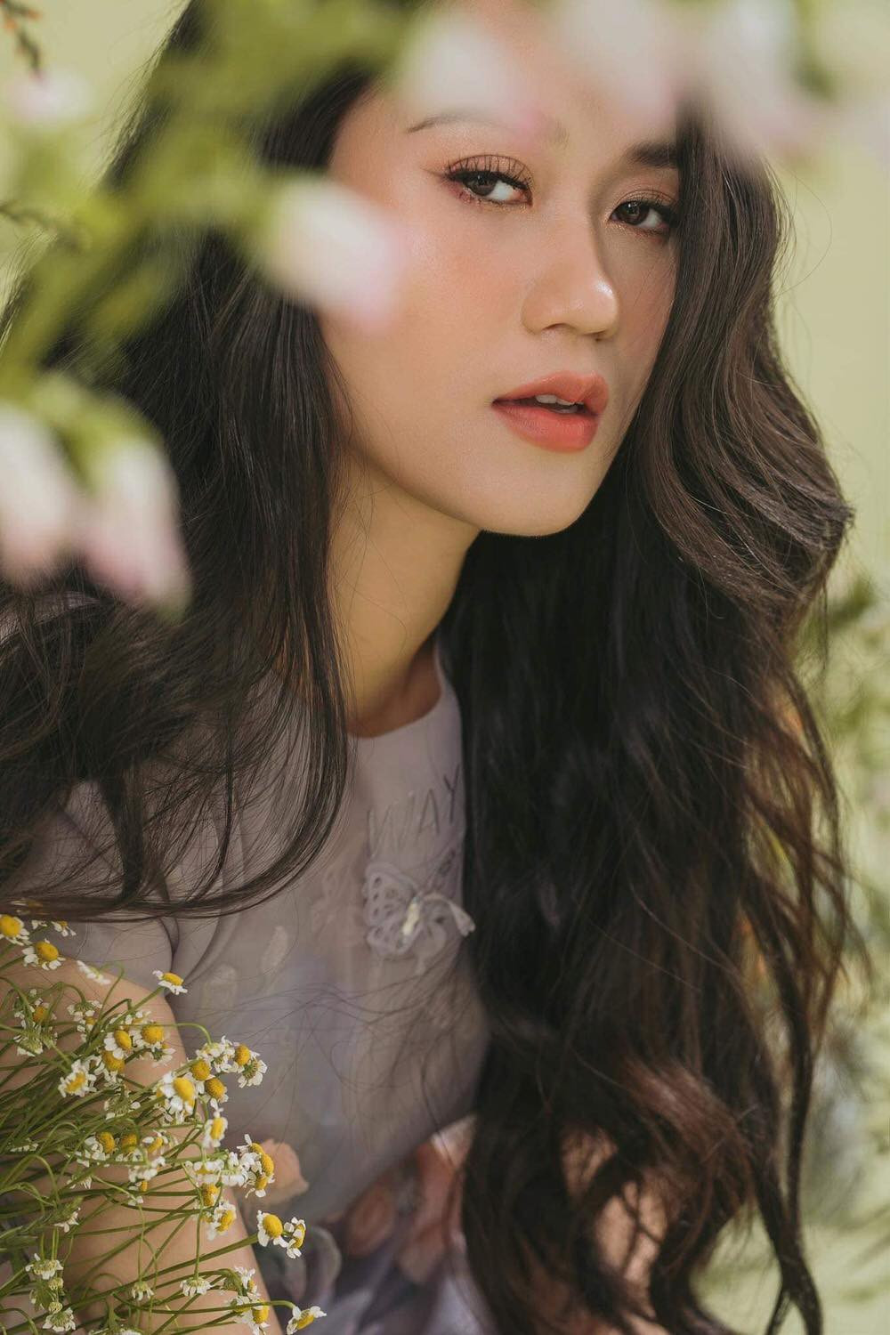 Lâm Vỹ Dạ khoe vai trần gợi cảm; Hậu ly hôn, Phạm Quỳnh Anh ngày càng tăng hạng nhan sắc ảnh 25