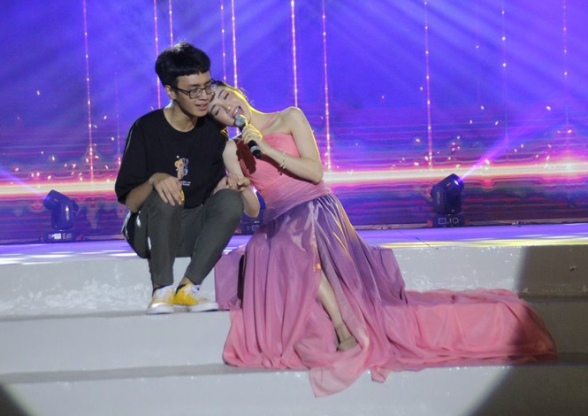 Lynk Lee ngày càng nền nã; Phương Mỹ Chi tham gia đêm nhạc, quyên góp được 400 triệu đồng ảnh 11