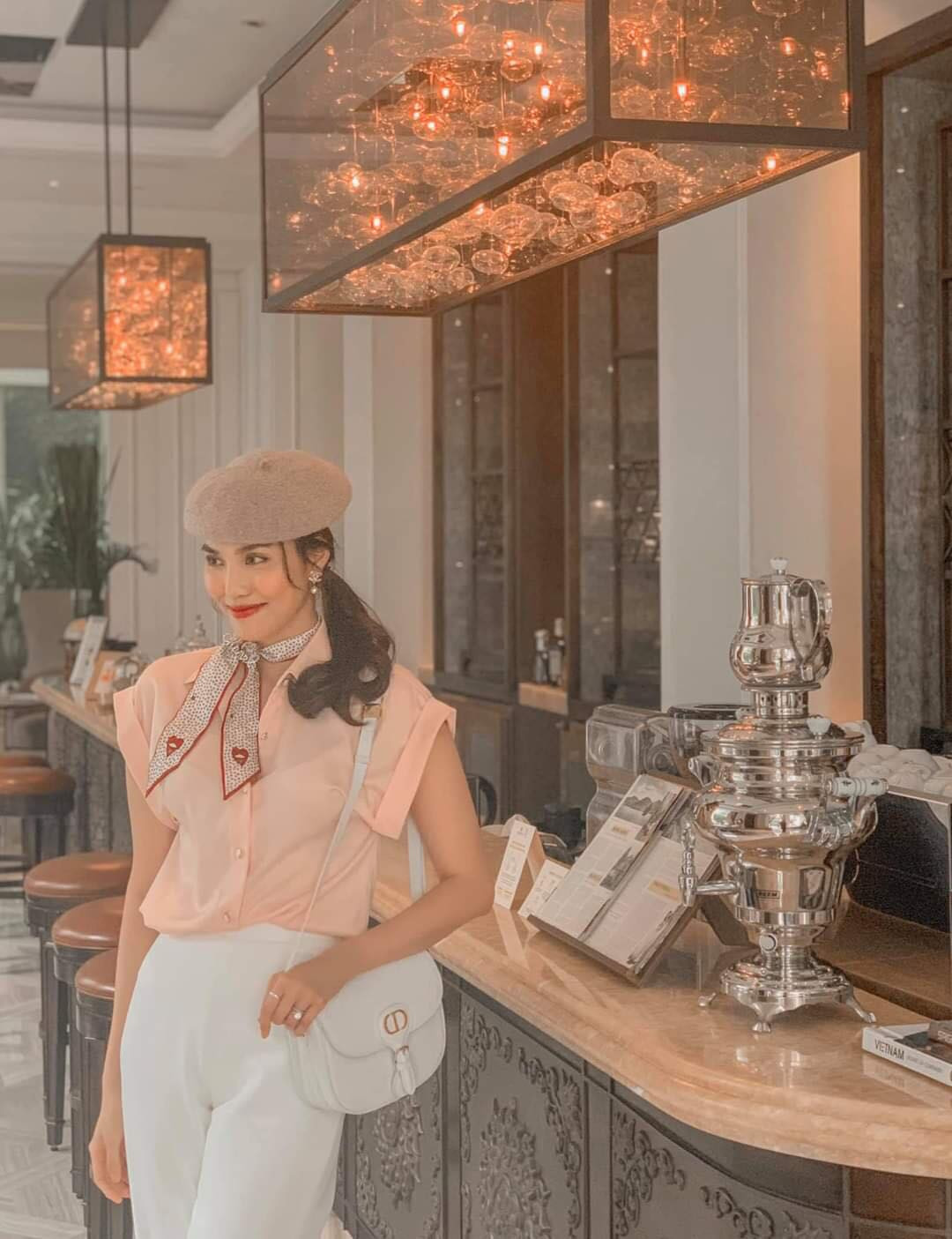 Thủy Tiên ăn vội bát mì tôm để đi cứu trợ; Lynk Lee “xéo sắc” đáp trả antifan ảnh 19