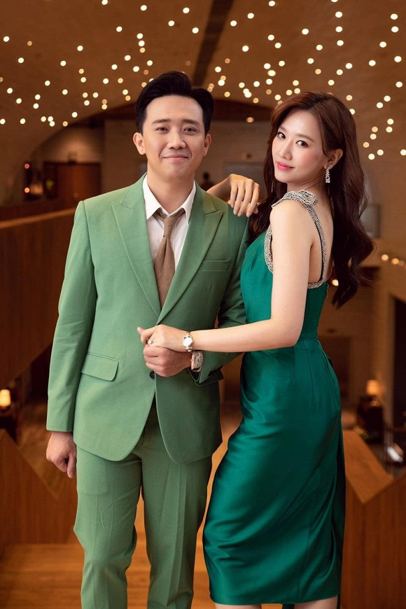 Sao Việt thi nhau đăng ảnh theo trào lưu cũ - mới; Bảo Anh bất ngờ hôn má Dương Triệu Vũ ảnh 3