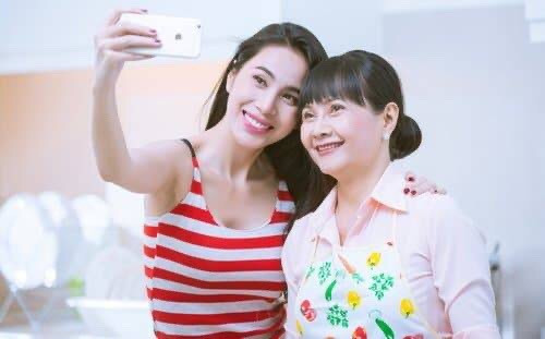 H'Hen Niê nhuộm tóc nâu vàng, diện áo dài duyên dáng; Miu Lê - đại sứ bánh tráng trộn ảnh 13