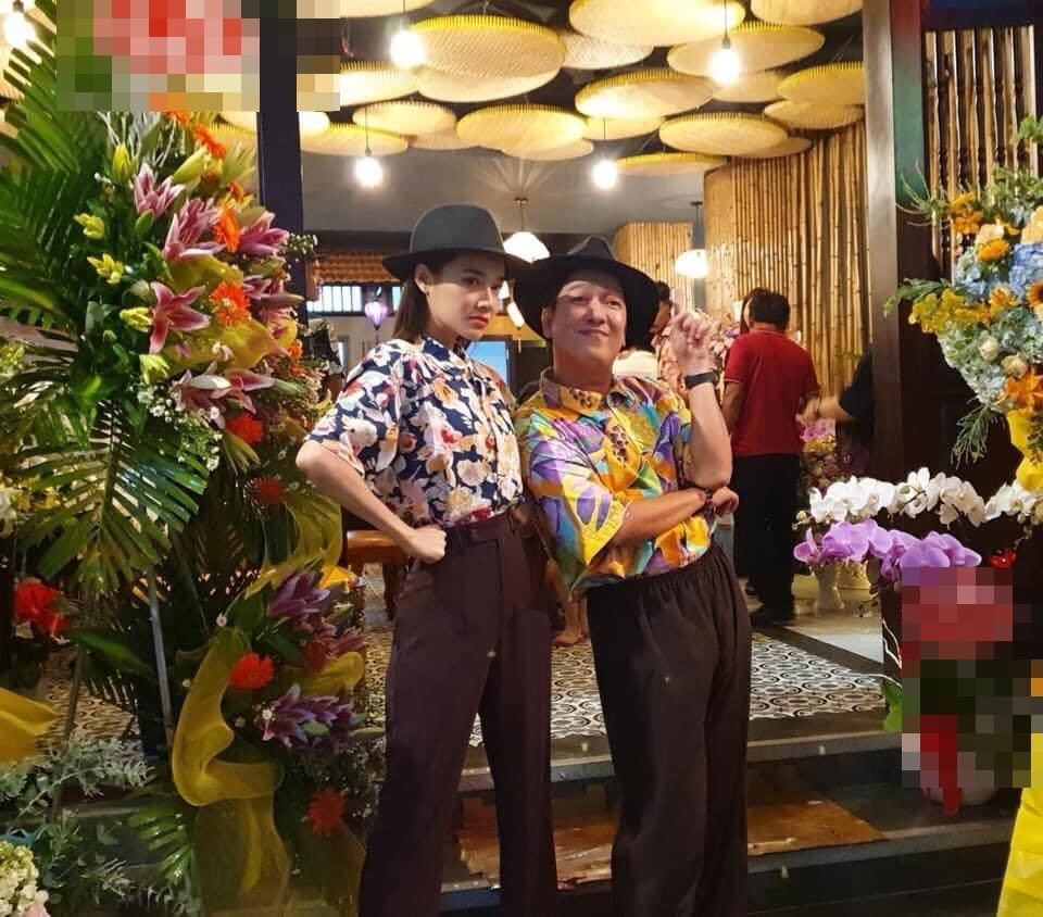 Mạc Văn Khoa chính thức lên chức bố; vợ chồng Trường Giang hóa ông bà Mười Khó cực yêu ảnh 16