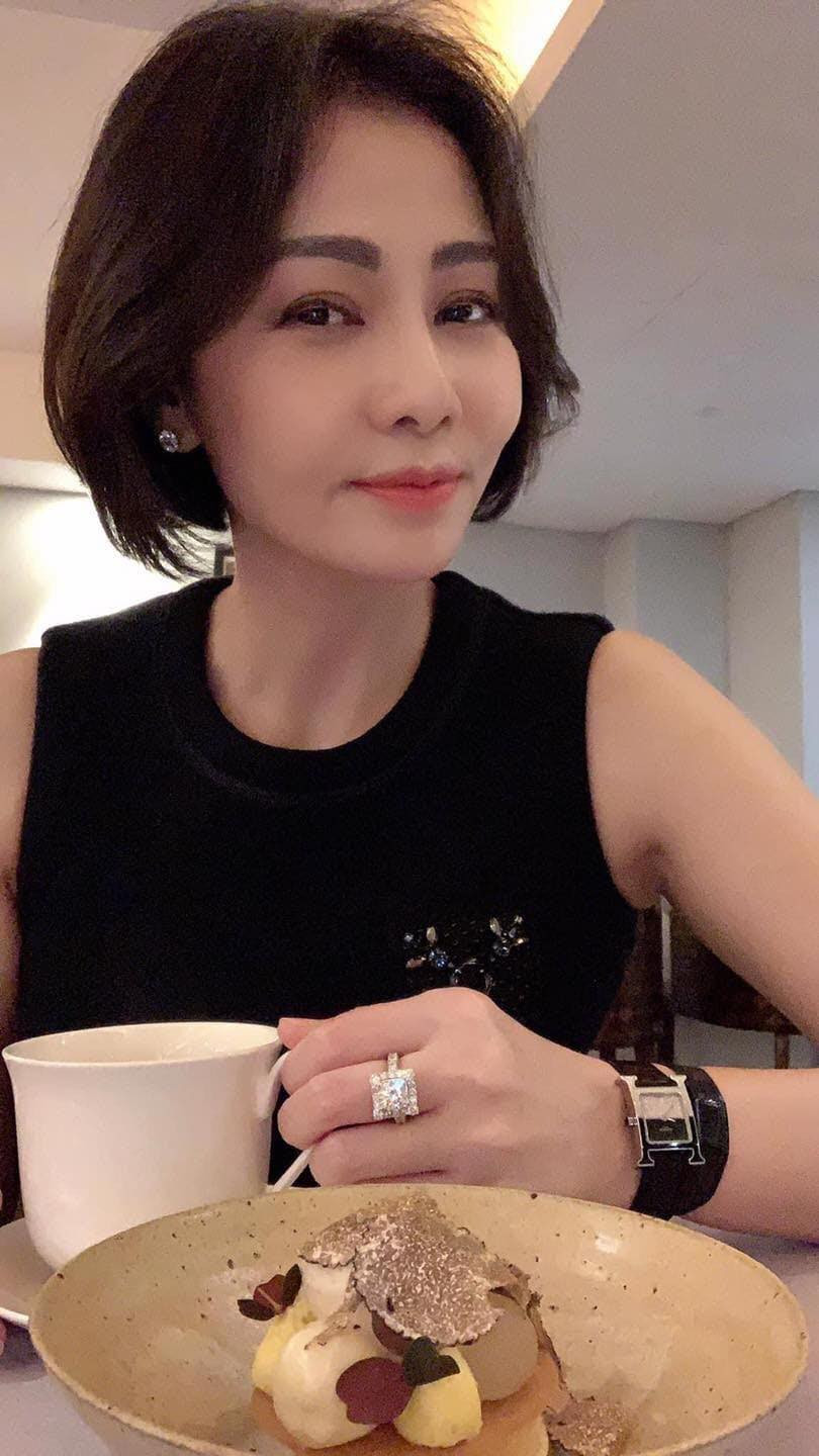 Văn Mai Hương và Thu Thủy lột xác ngoạn mục; Tiến Luật gây quỹ ủng hộ đồng bào miền Trung. ảnh 9