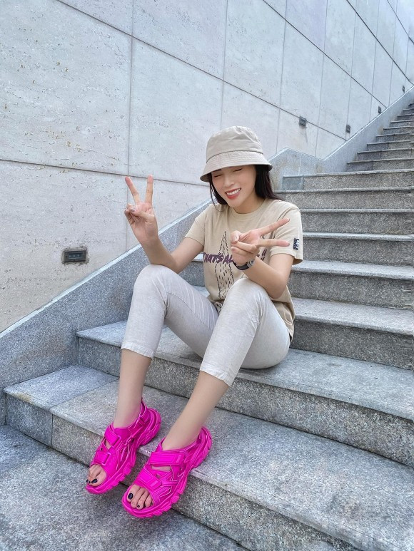 Lâm Vỹ Dạ vui vẻ, lạc quan giữa cơn bão anti-fan ảnh 17