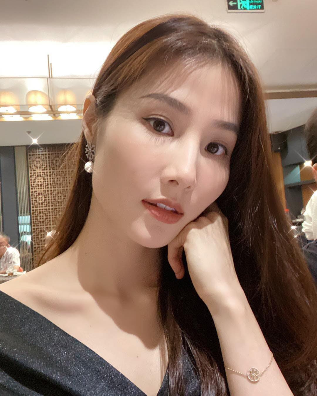 Ngọc Trinh đeo đồng hồ tiền tỷ đi săn sale; Hồ Ngọc Hà tiết lộ “chức mới” của Kim Lý ảnh 1