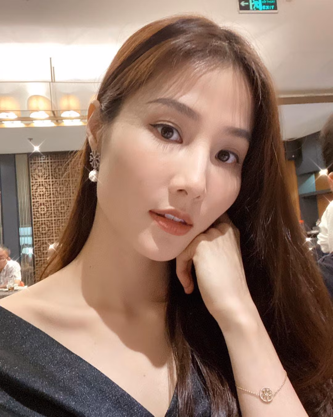 Ngọc Trinh đeo đồng hồ tiền tỷ đi săn sale; Hồ Ngọc Hà tiết lộ “chức mới” của Kim Lý ảnh 1