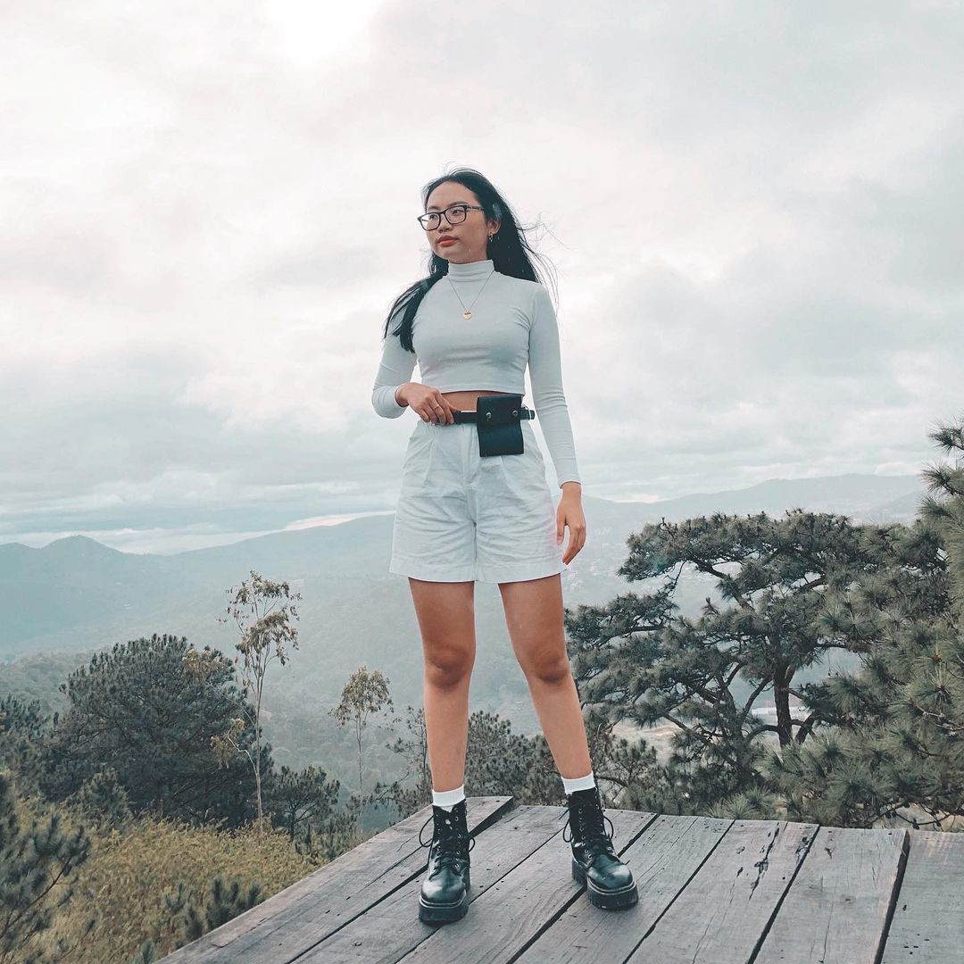 Thùy Anh thả dáng với bikini xanh neon bắt mắt; Lã Thanh Huyền ngày càng nóng bỏng ảnh 1