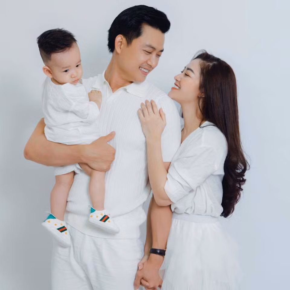 H'Hen Niê chia sẻ về kế hoạch đi ủng hộ miền Trung; Vân Hugo rạng rỡ trong biệt thự mới ảnh 14