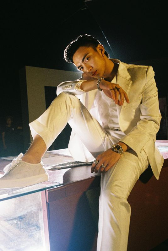 Chi Pu sẽ biểu diễn tại lễ hội âm nhạc quy mô quốc tế; Bùi Anh Tuấn hỏi fan về style mới ảnh 20