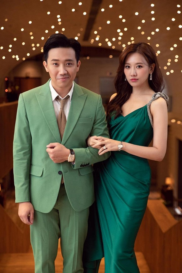 Sao Việt thi nhau đăng ảnh theo trào lưu cũ - mới; Bảo Anh bất ngờ hôn má Dương Triệu Vũ ảnh 4