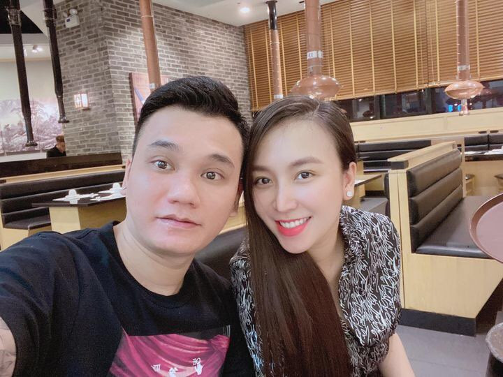 H'Hen Niê chia sẻ về kế hoạch đi ủng hộ miền Trung; Vân Hugo rạng rỡ trong biệt thự mới ảnh 23