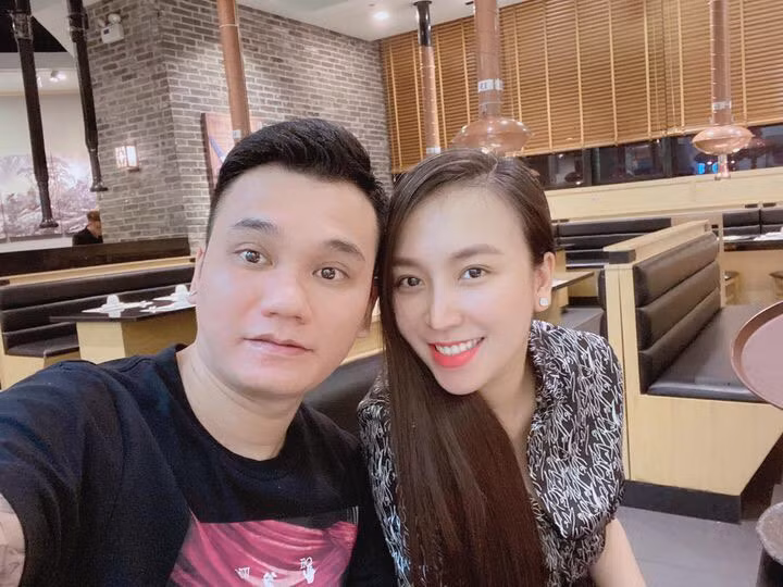 H'Hen Niê chia sẻ về kế hoạch đi ủng hộ miền Trung; Vân Hugo rạng rỡ trong biệt thự mới ảnh 23