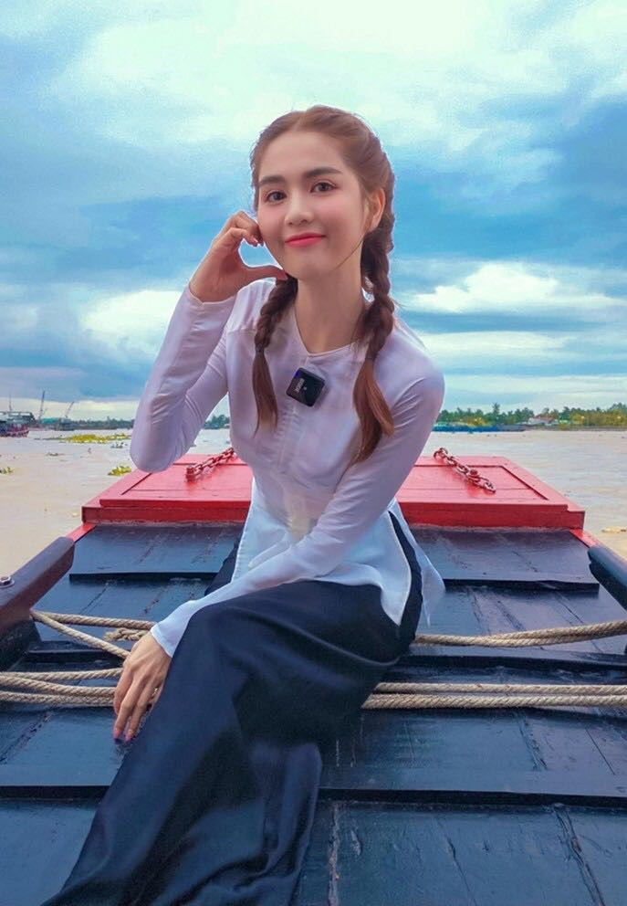 Đông Nhi hào hứng kể về trải nghiệm làm mẹ bỉm sữa; Ngọc Trinh giản dị một cách bất ngờ ảnh 10