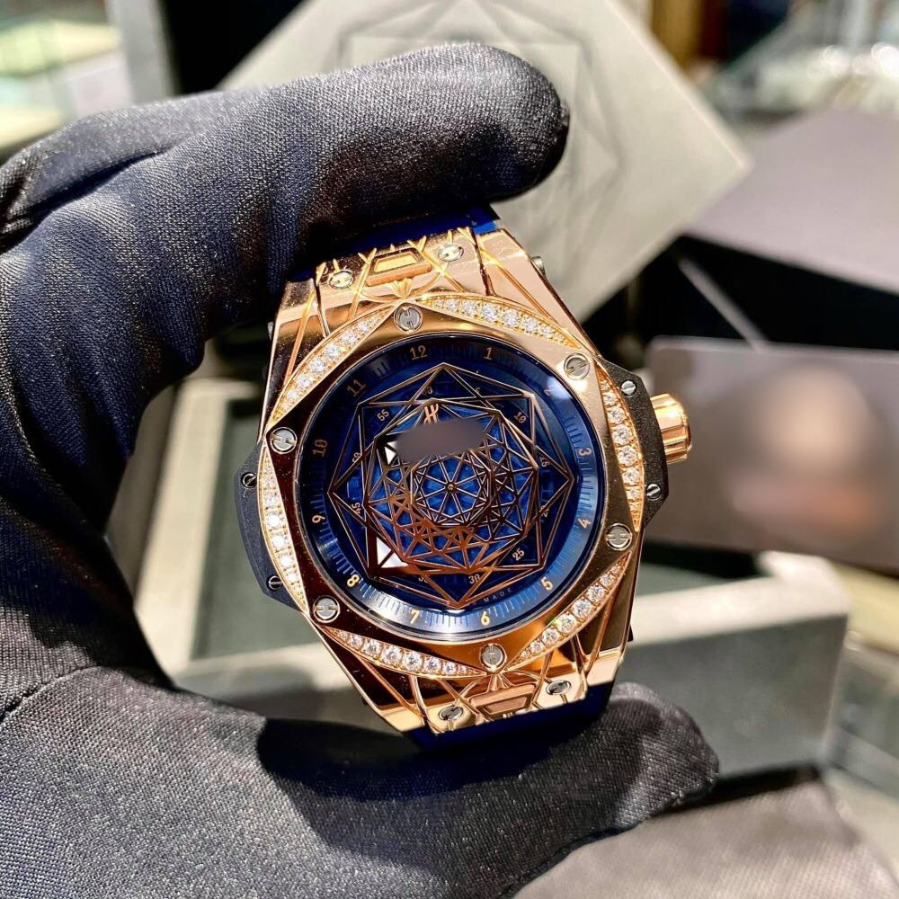 Sơn Tùng gây bất ngờ khi lọt top những người đàn ông quyến rũ nhất thế giới 2020 ảnh 24