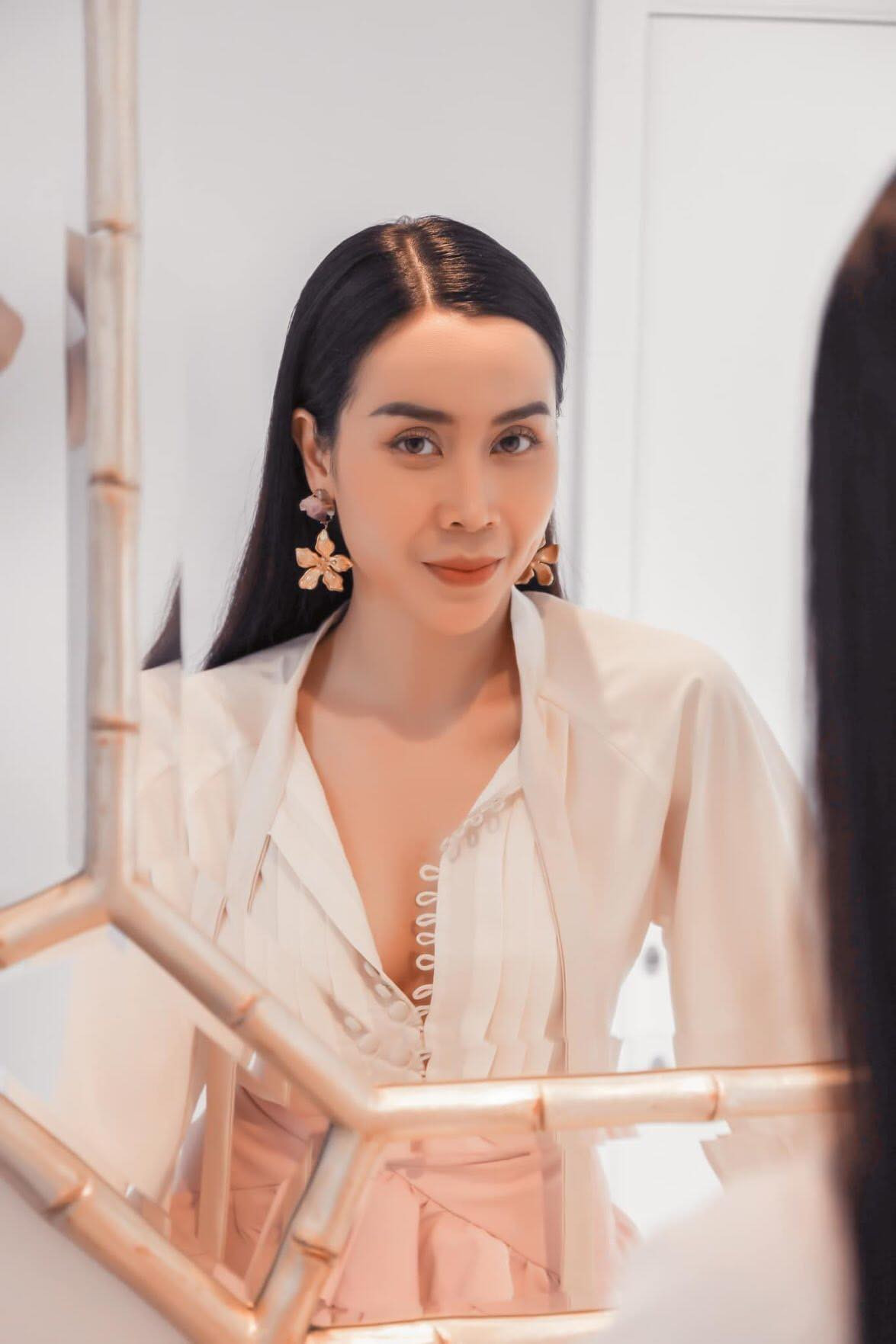 Lưu Hương Giang khoe ảnh “hậu dao kéo”; Đông Nhi “pose hình” ngay sau sinh bé Winnie ảnh 27