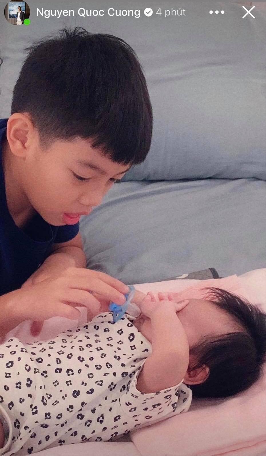 Việt Hương và MC Đại Nghĩa ủng hộ hàng tấn gạo cho miền Trung ảnh 19