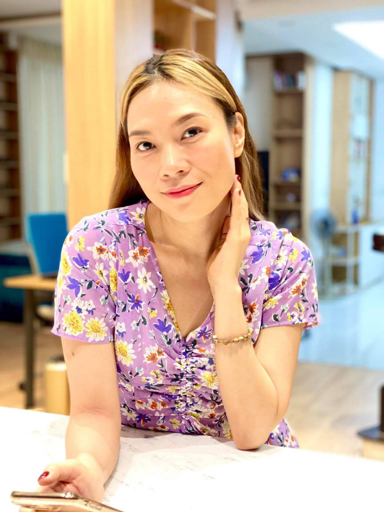 Thủy Tiên trốn chồng ra Huế hỗ trợ miền Trung; người yêu Miko Lan Trinh phẫu thuật bỏ ngực ảnh 4