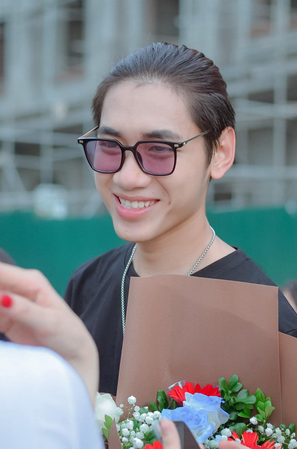 Ngọc Trinh chơi lớn nuôi heo đất bằng vàng; Diện váy đỏ đi tiệc, Bảo Thi vô cùng quyến rũ ảnh 12