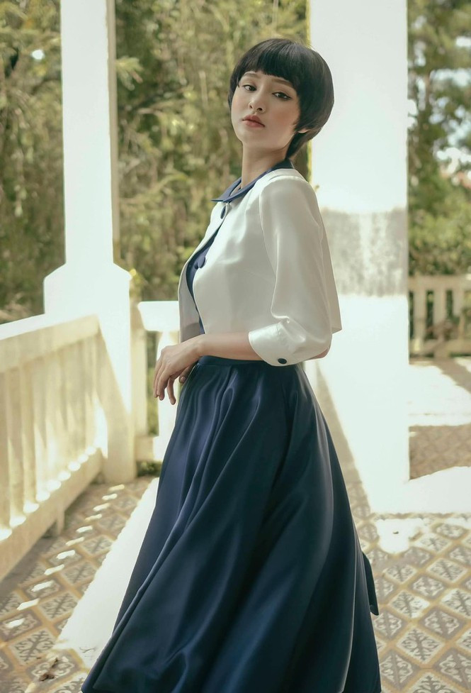 Hiền Hồ vào vai cô y tá trong cảnh quay lãng mạn; Con trai Hồ Ngọc Hà bế em cực khéo ảnh 12