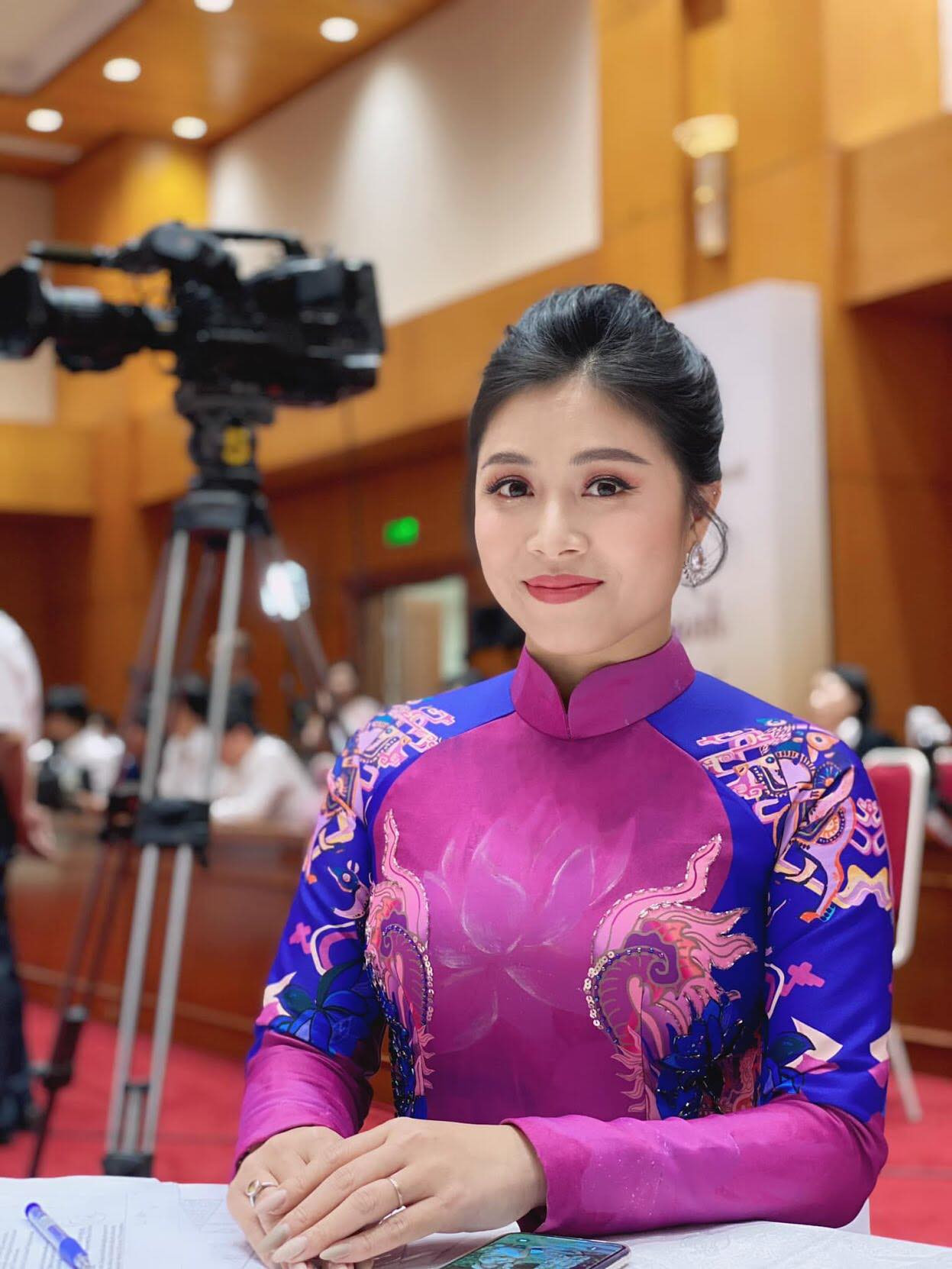 Ngọc Trinh chơi lớn nuôi heo đất bằng vàng; Diện váy đỏ đi tiệc, Bảo Thi vô cùng quyến rũ ảnh 17