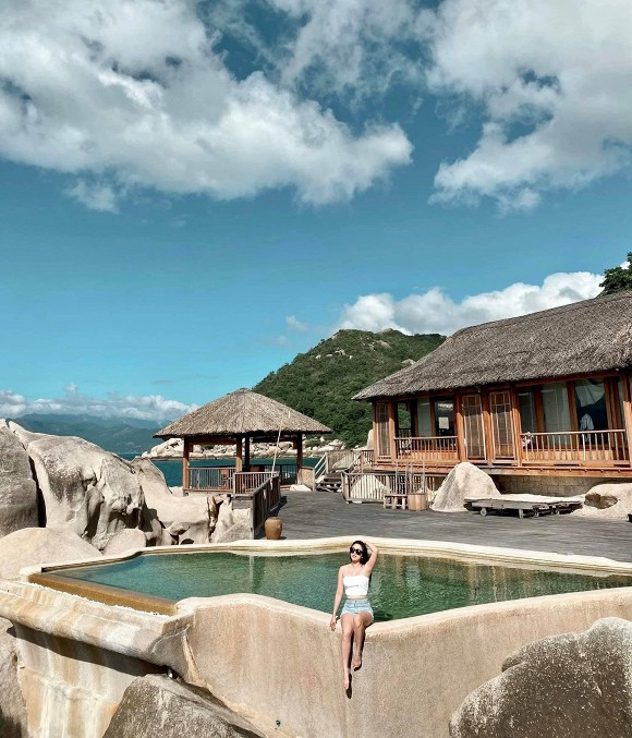 Sao Việt gửi lời chúc mừng tới thầy cô nhân ngày 20/11; Thúy Ngân đăng ảnh “thả thính“ ảnh 11