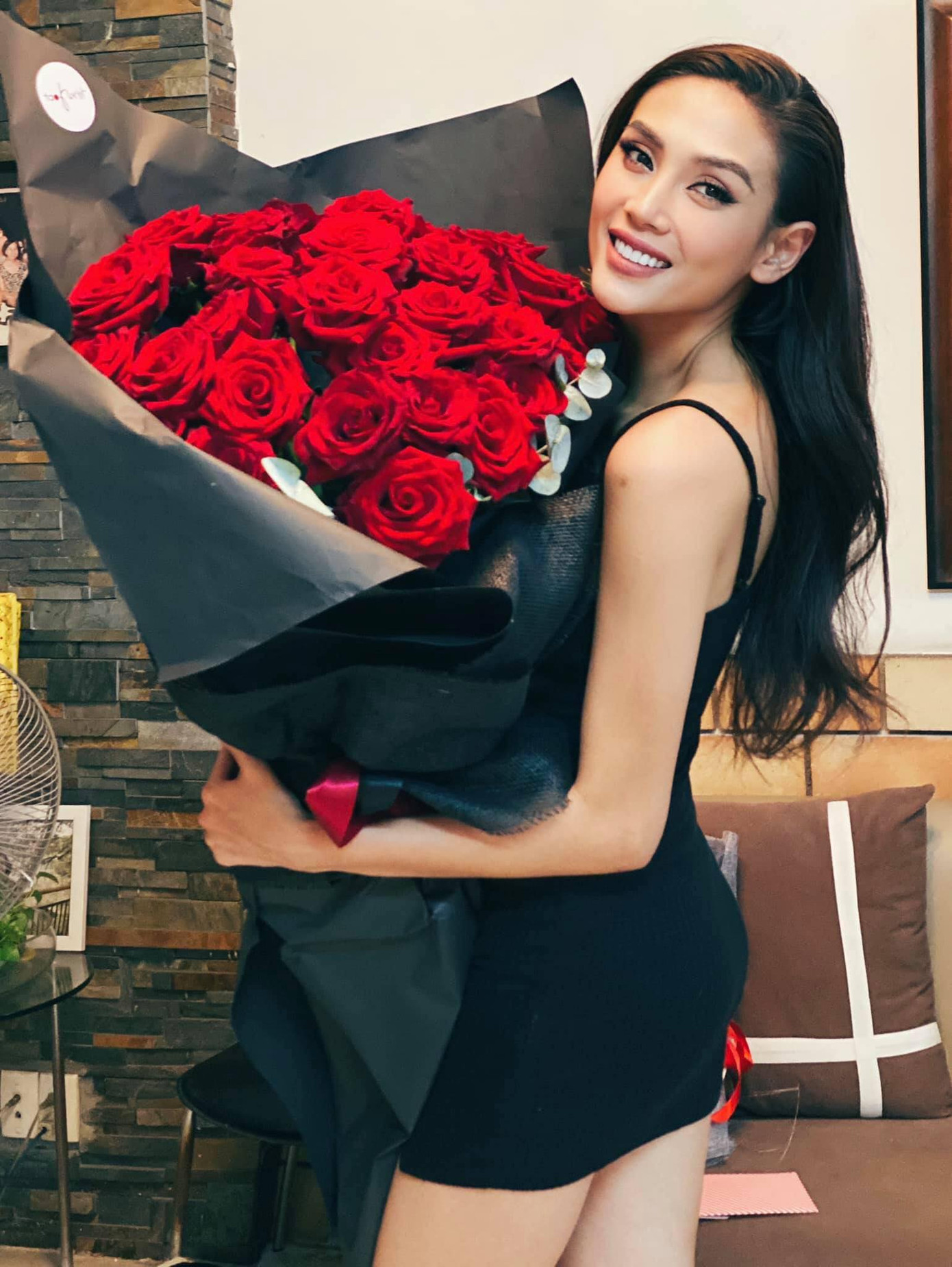 Đông Nhi khoe ảnh trên bàn mổ; Kaity Nguyễn chia sẻ hậu trường khác lạ “Tiệc trăng máu“ ảnh 8