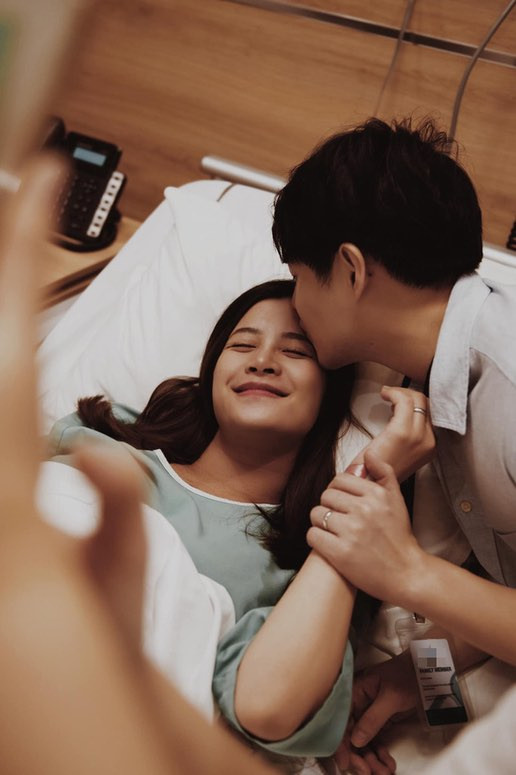 Đông Nhi khoe ảnh trên bàn mổ; Kaity Nguyễn chia sẻ hậu trường khác lạ “Tiệc trăng máu“ ảnh 22