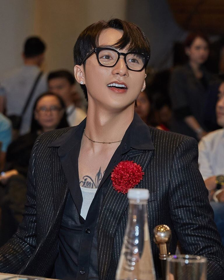 Sơn Tùng gây bất ngờ khi lọt top những người đàn ông quyến rũ nhất thế giới 2020 ảnh 21