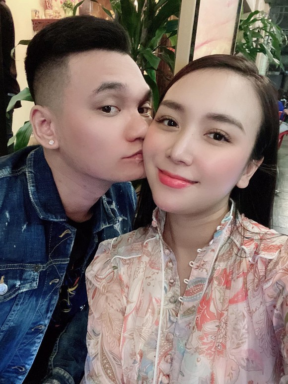 Hiền Hồ vào vai cô y tá trong cảnh quay lãng mạn; Con trai Hồ Ngọc Hà bế em cực khéo ảnh 20