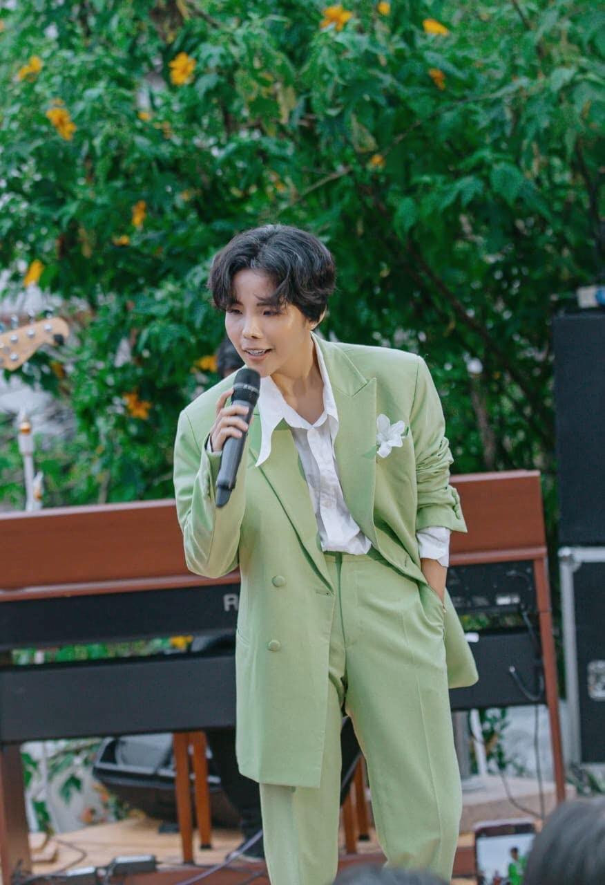 Đông Nhi hào hứng kể về trải nghiệm làm mẹ bỉm sữa; Ngọc Trinh giản dị một cách bất ngờ ảnh 18