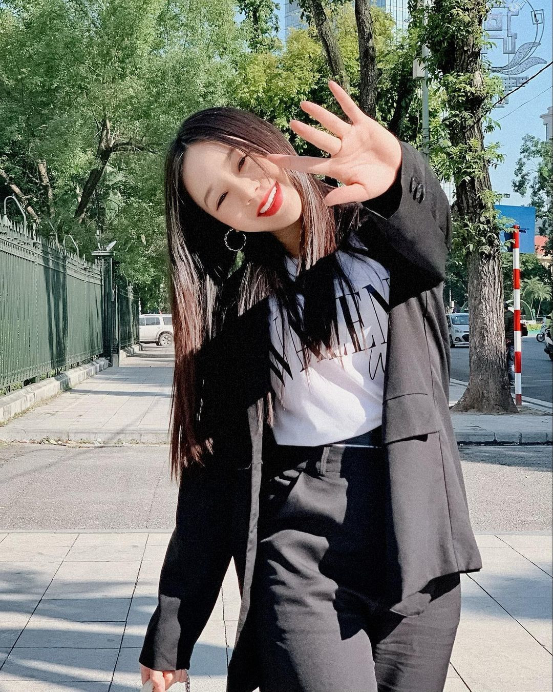 Thùy Anh thả dáng với bikini xanh neon bắt mắt; Lã Thanh Huyền ngày càng nóng bỏng ảnh 20