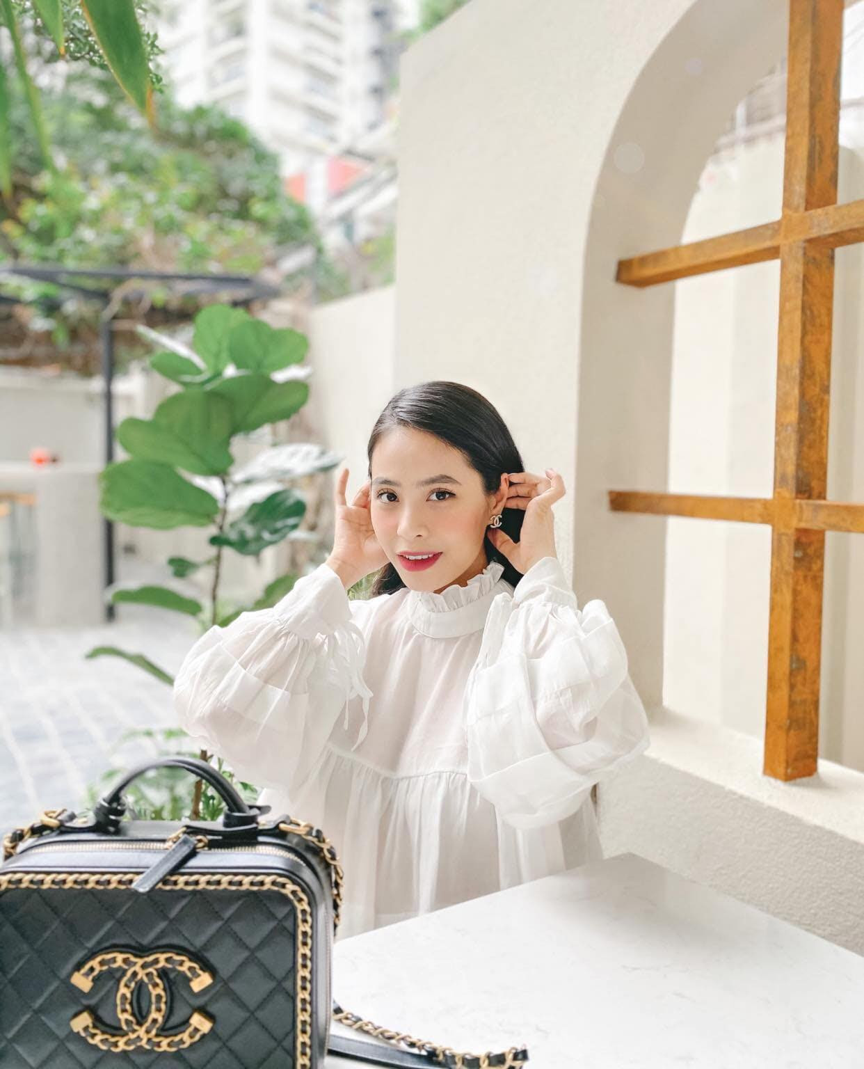 Sĩ Thanh diện đồ khoe vòng 1 trên giường ngủ; Vĩnh Thụy bảnh bao chuẩn “soái ca“ ảnh 13