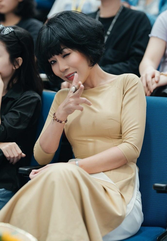 Thủy Tiên trở về Sài Gòn sau 15 ngày đi cứu trợ; Ninh Dương Lan Ngọc trấn an fan ảnh 2