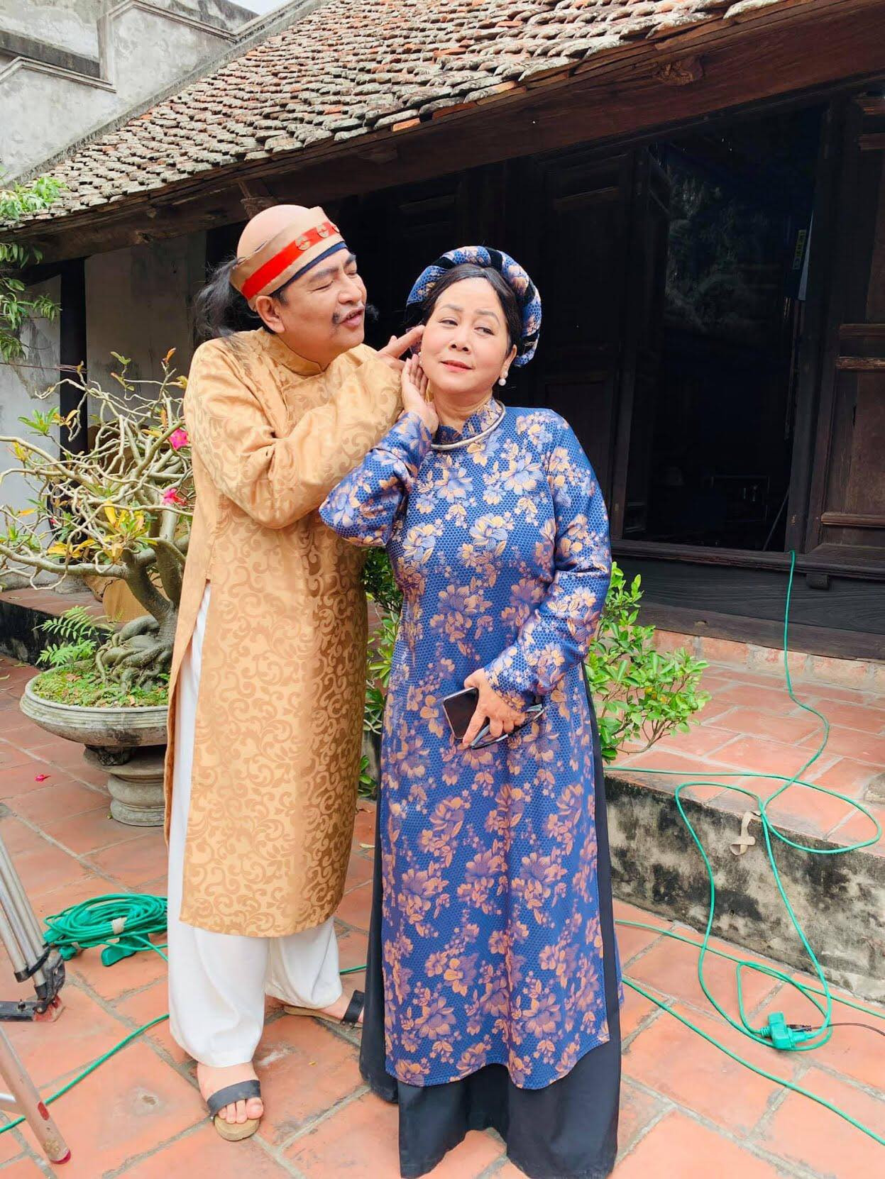 H'Hen Niê chia sẻ về kế hoạch đi ủng hộ miền Trung; Vân Hugo rạng rỡ trong biệt thự mới ảnh 1