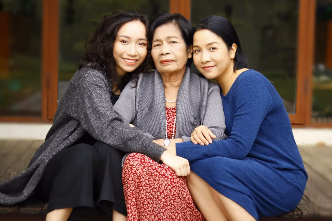 Lưu Hương Giang khoe ảnh “hậu dao kéo”; Đông Nhi “pose hình” ngay sau sinh bé Winnie ảnh 1