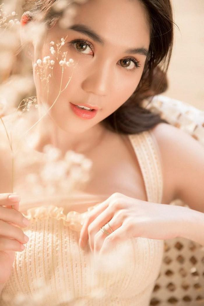 Ngọc Trinh hóa “nàng thơ” trong bộ ảnh mới; Khánh Vân diện đồ thể thao năng động cực chất ảnh 10