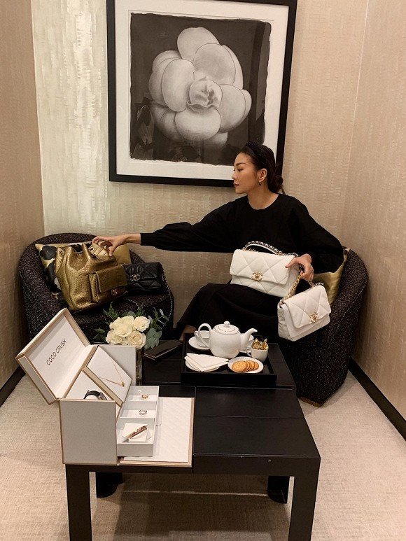 Sao Việt gửi lời chúc mừng tới thầy cô nhân ngày 20/11; Thúy Ngân đăng ảnh “thả thính“ ảnh 2