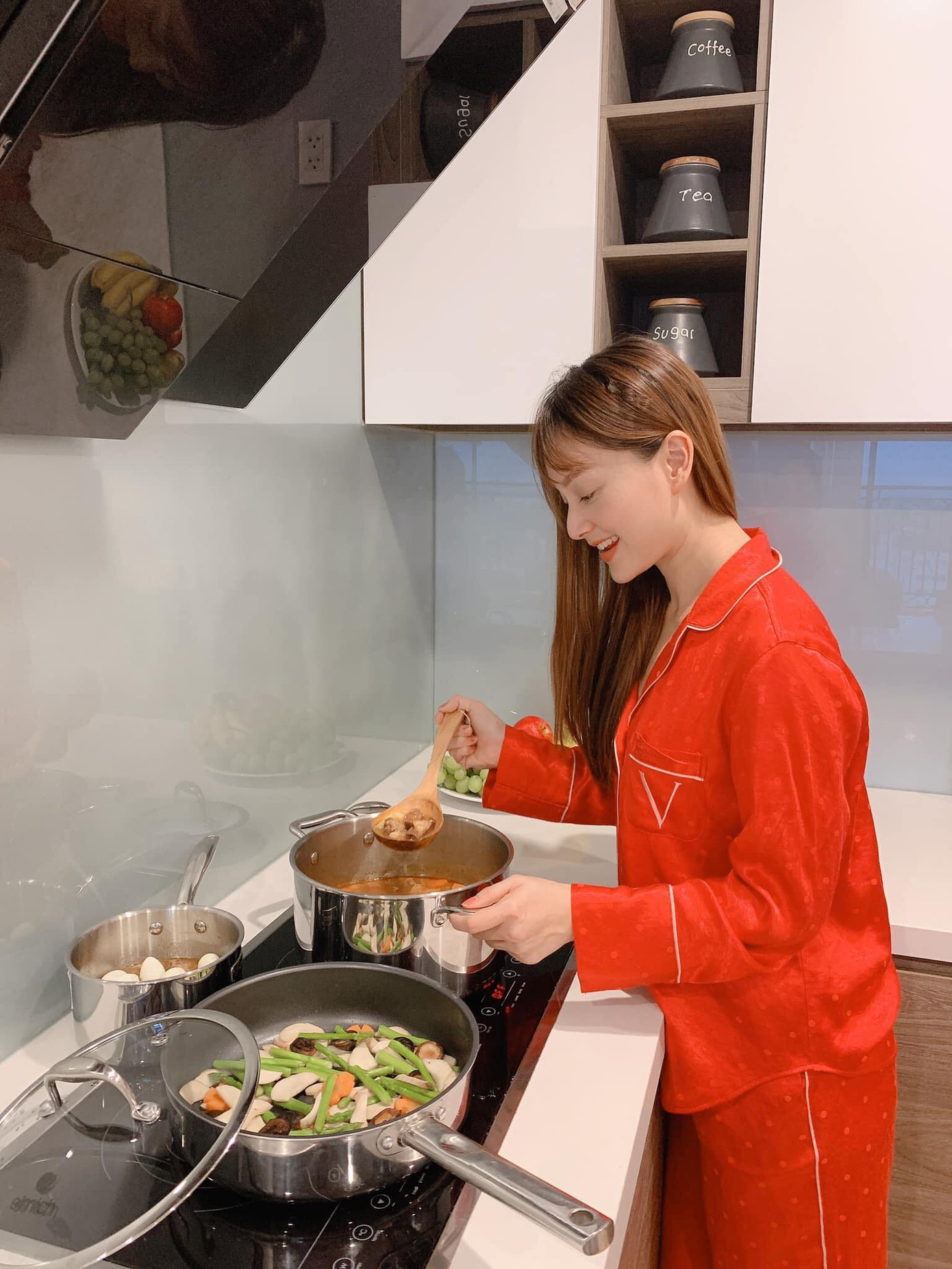 Bị chỉ trích vì không ủng hộ miền Trung, Kỳ Duyên và Ngọc Trinh đáp trả anti fan cực khéo ảnh 2