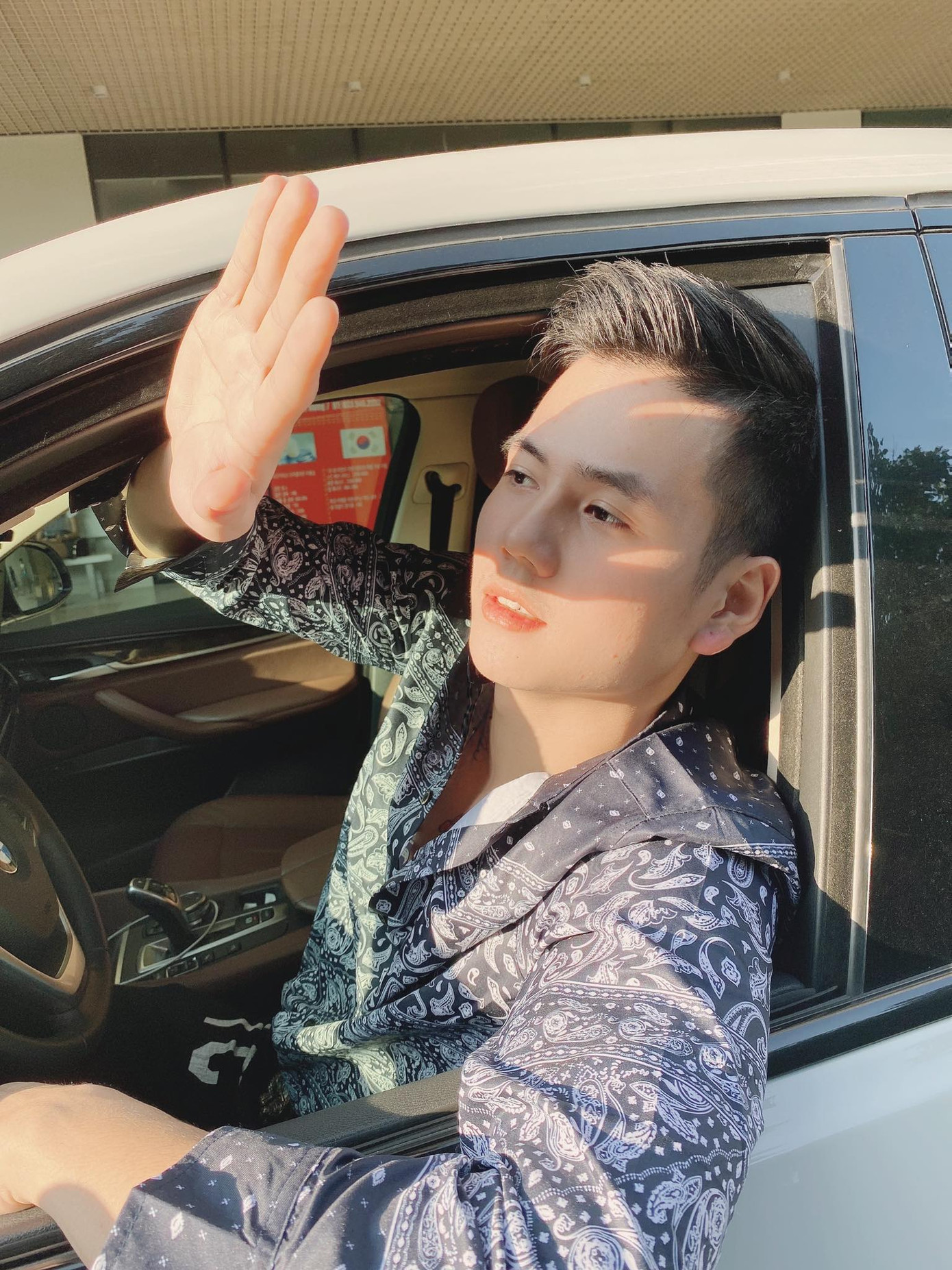 Chàng trai gây “sốt” khi đi thiện nguyện miền Trung: “Đã đẹp trai lại còn nhân ái“ ảnh 6