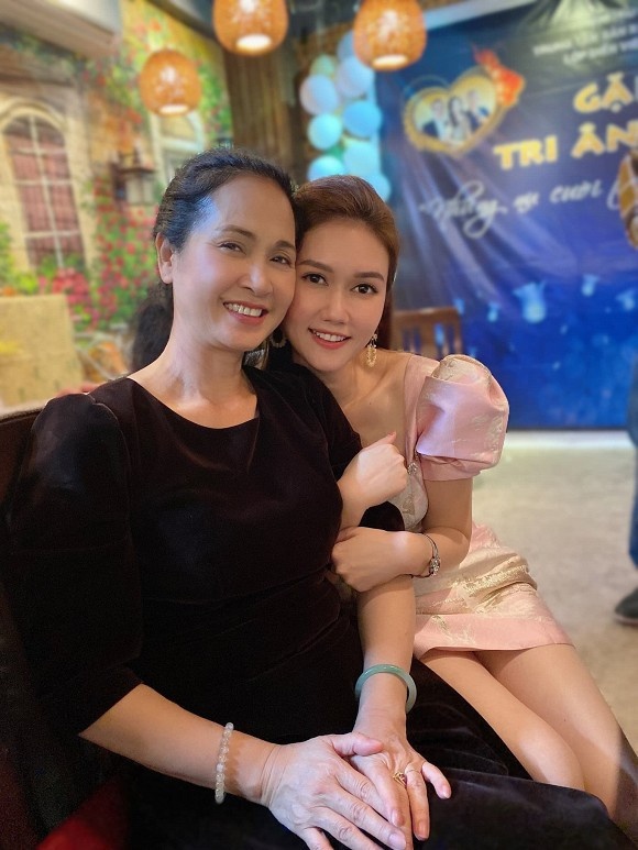 Sao Việt gửi lời chúc mừng tới thầy cô nhân ngày 20/11; Thúy Ngân đăng ảnh “thả thính“ ảnh 20