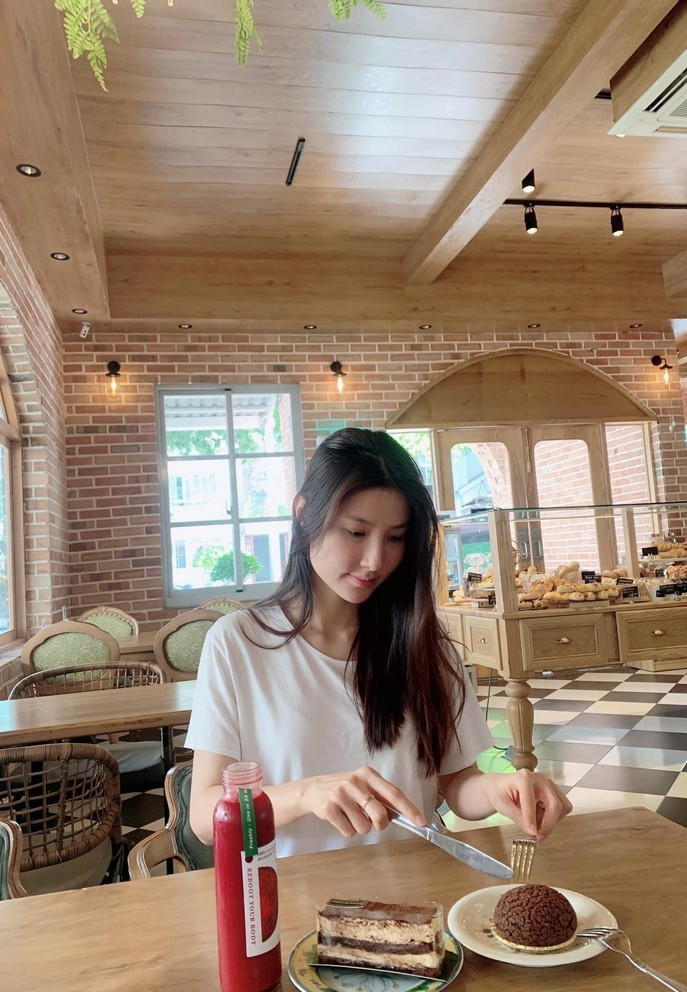 Vợ chồng Trấn Thành khoe ảnh đi du lịch cực tình tứ; Đan Lê đẹp tựa “nàng thơ“ ảnh 19