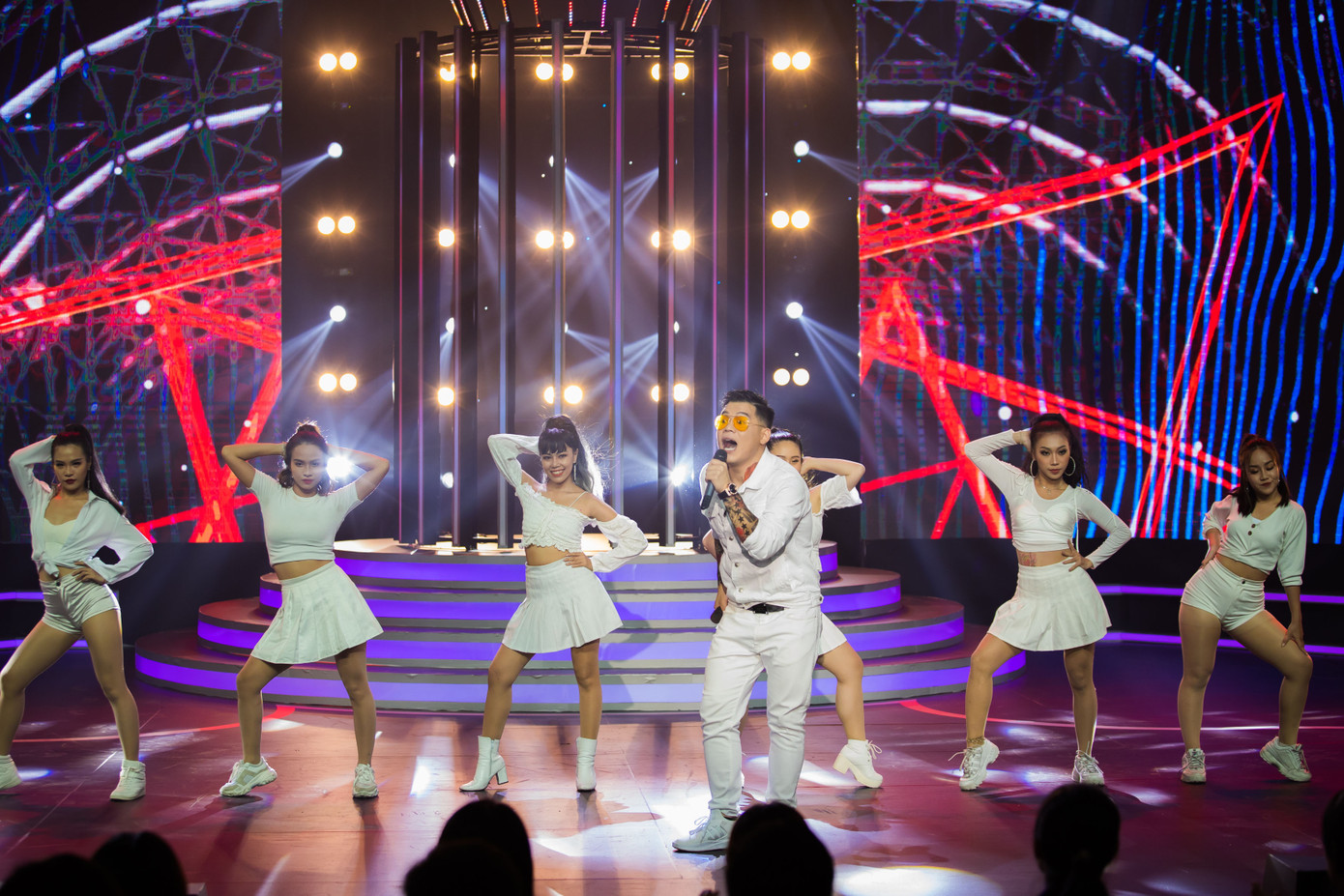 “Gương mặt thân quen” tập 1: Long Chun gây ấn tượng khi hóa thân thành Tuấn Hưng ảnh 11