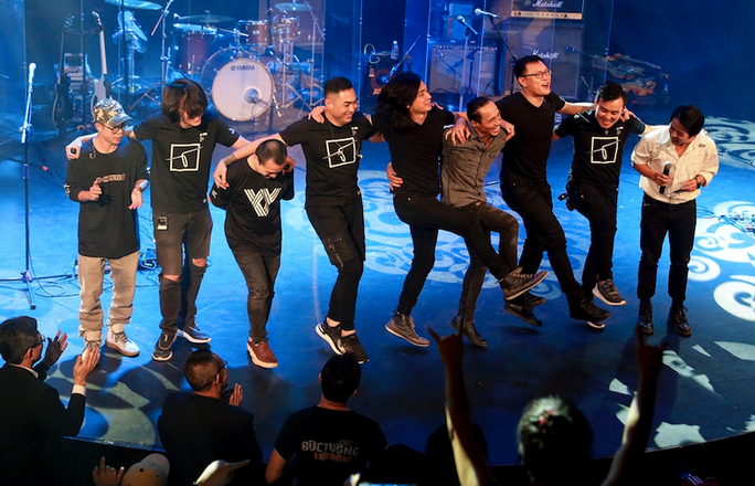 Chi Pu sẽ biểu diễn tại lễ hội âm nhạc quy mô quốc tế; Bùi Anh Tuấn hỏi fan về style mới ảnh 22