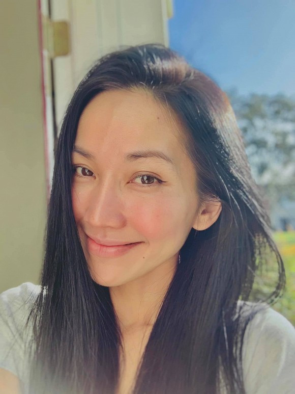 Hiền Hồ vào vai cô y tá trong cảnh quay lãng mạn; Con trai Hồ Ngọc Hà bế em cực khéo ảnh 9