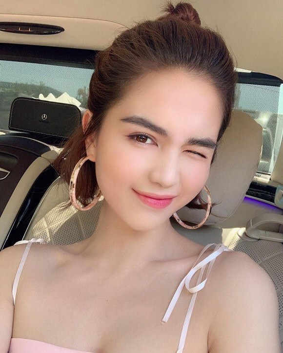 H'Hen Niê chia sẻ về kế hoạch đi ủng hộ miền Trung; Vân Hugo rạng rỡ trong biệt thự mới ảnh 15