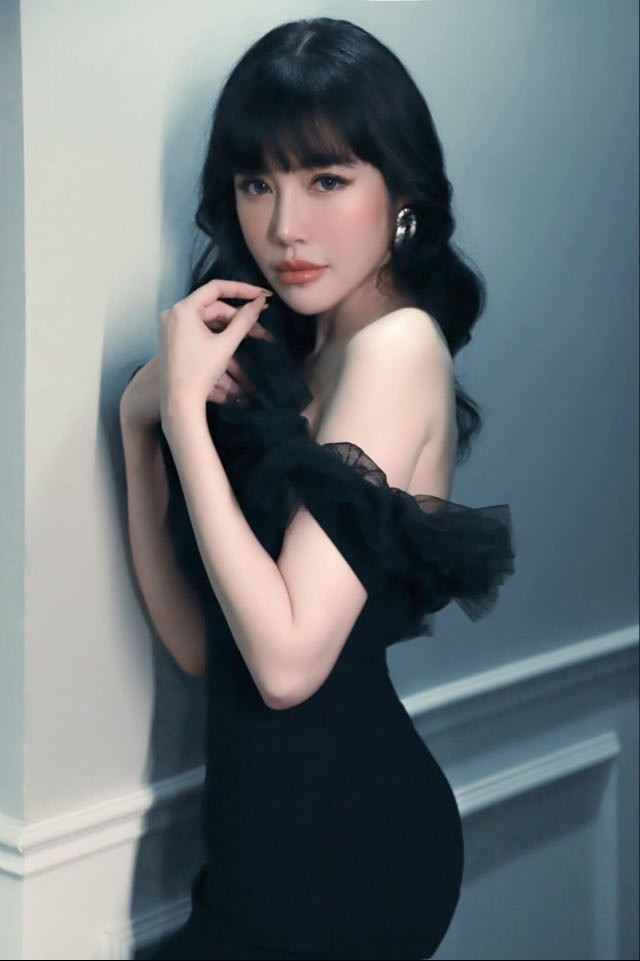 Thủy Tiên trốn chồng ra Huế hỗ trợ miền Trung; người yêu Miko Lan Trinh phẫu thuật bỏ ngực ảnh 5